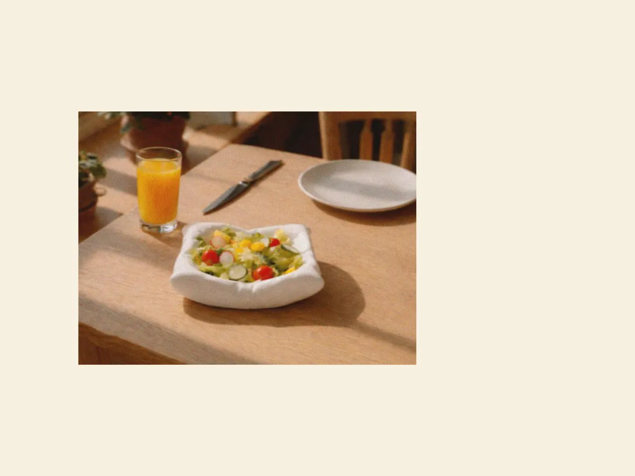 Small dining table with a salad in one of the picnic bowls, paired with picnic dinnerware and simple dining table accessories for a light family picnic or relaxed picnic afternoon tea at home.